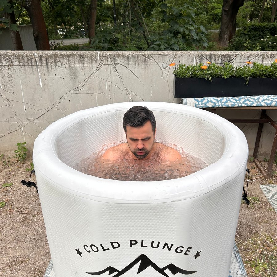 Athlete breathing during cold plunge session with MORSly portable ice bath Warsaw