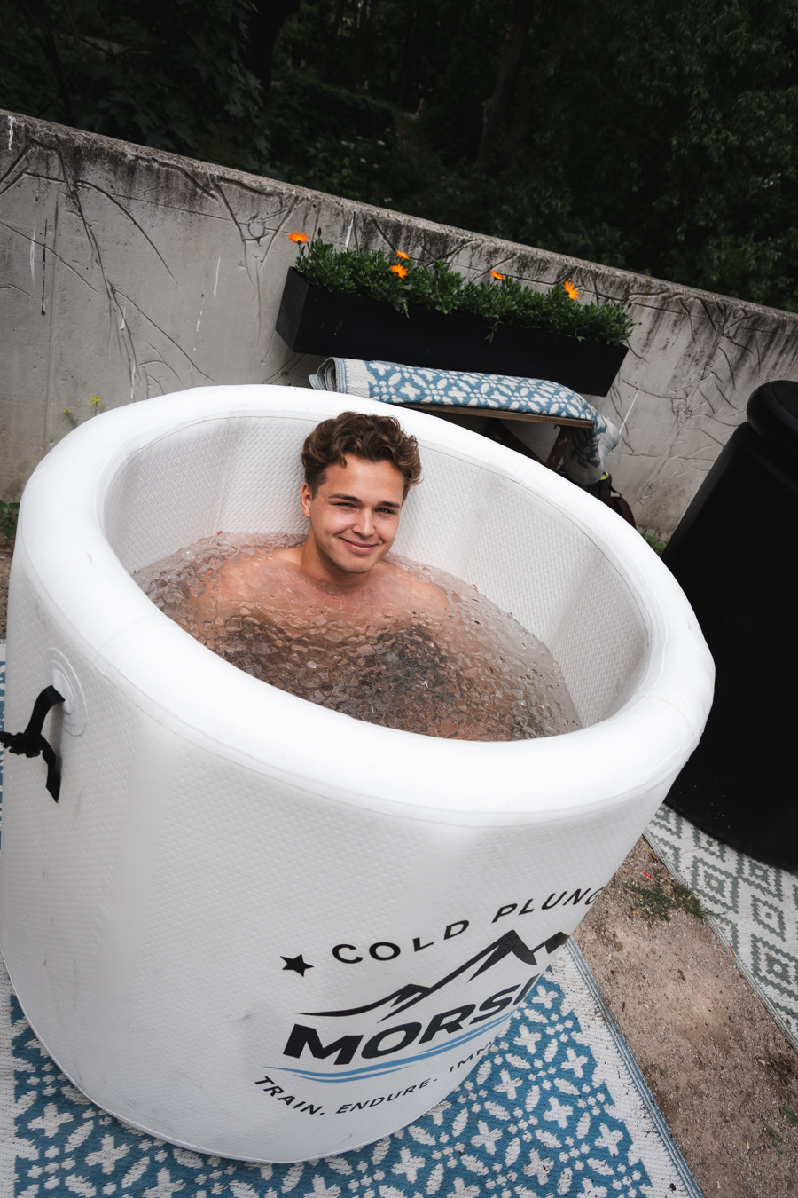 Athlete smiling after refreshing cold plunge session in Warsaw - MORSly rental